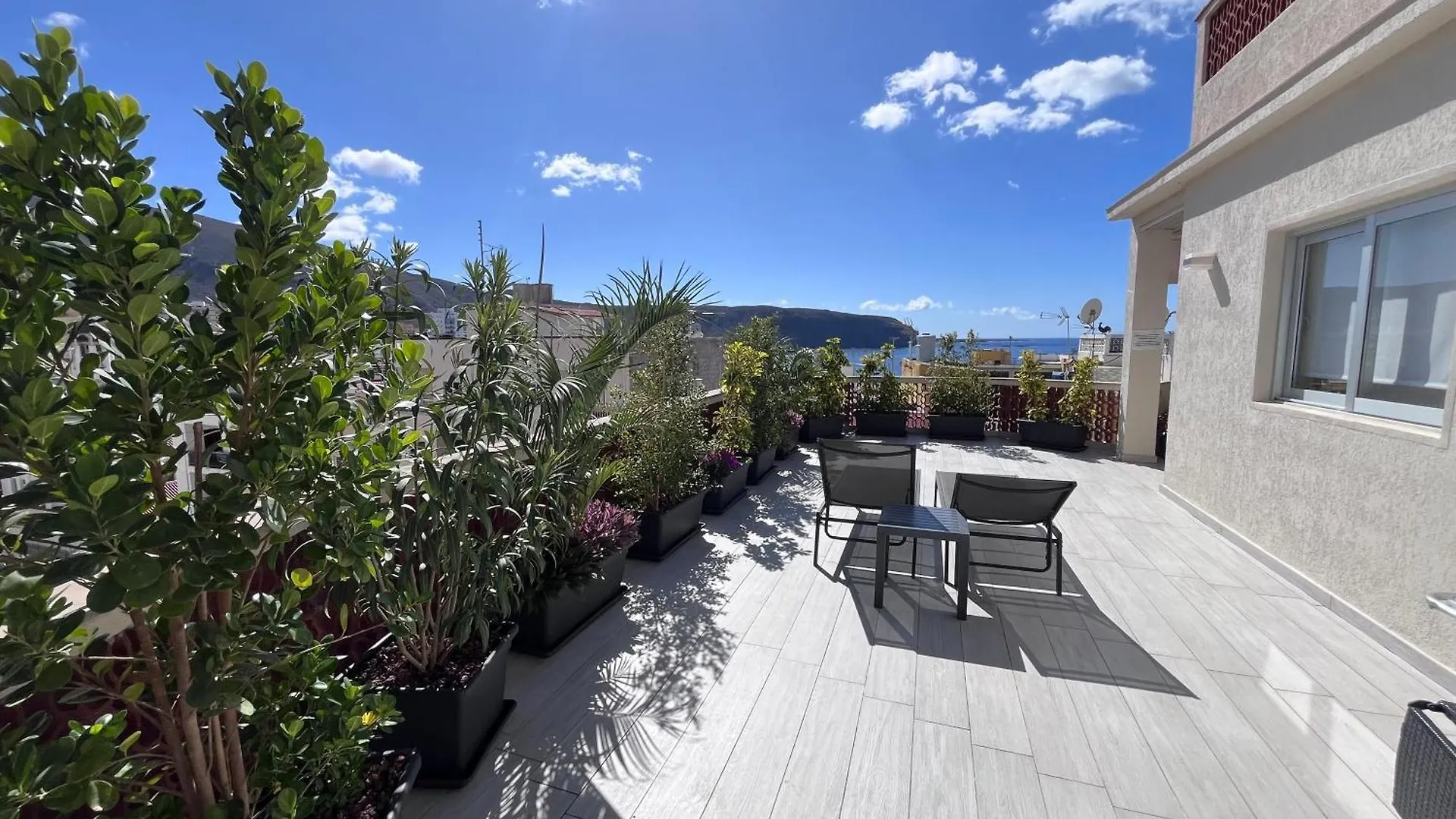 The White Heart House - Attic Sea View Apartment Los Cristianos