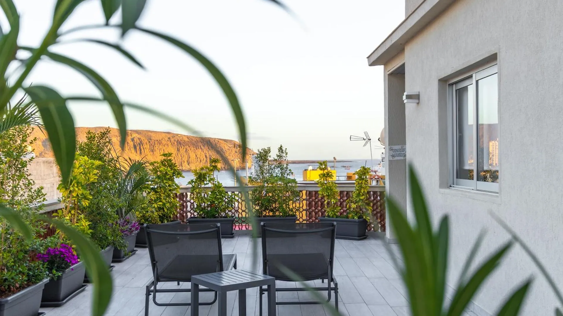 The White Heart House - Attic Sea View Apartment Los Cristianos