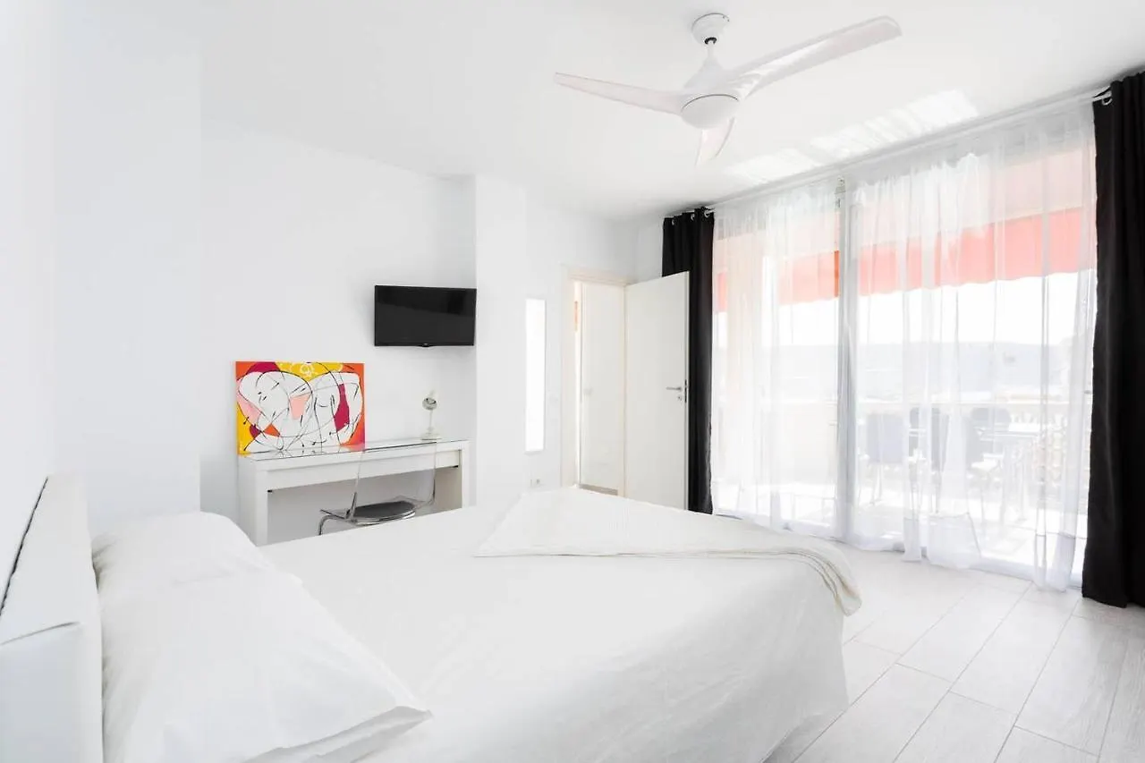 The White Heart House - Attic Sea View Apartment Los Cristianos
