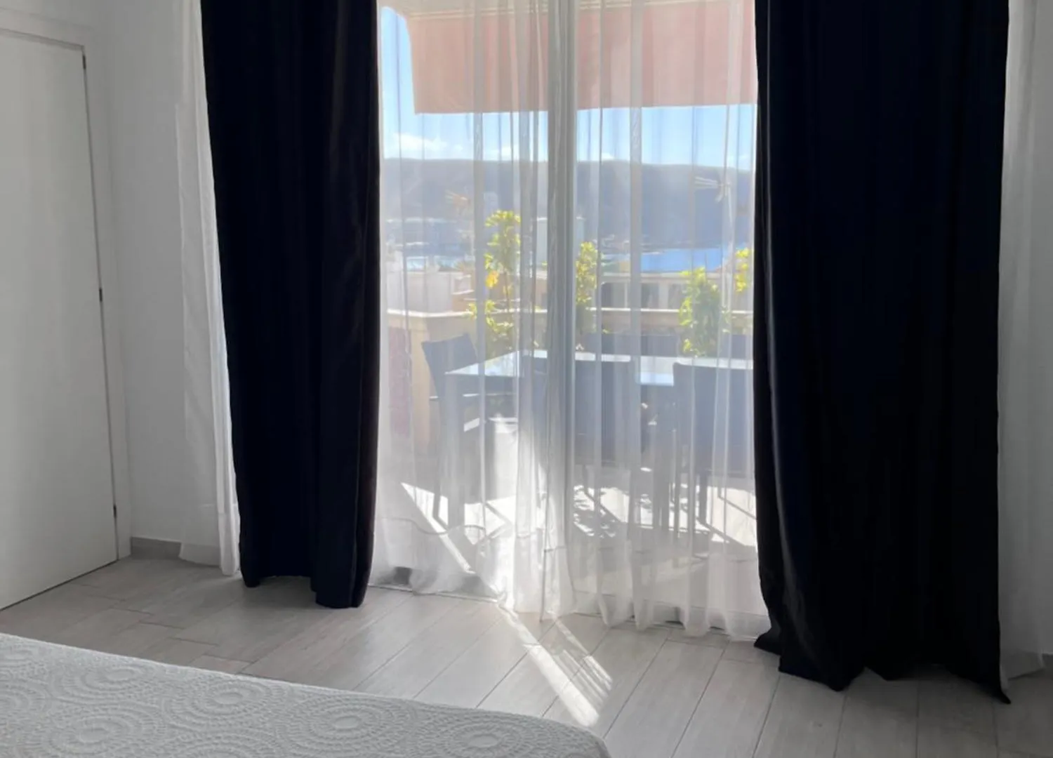 The White Heart House - Attic Sea View Apartment Los Cristianos